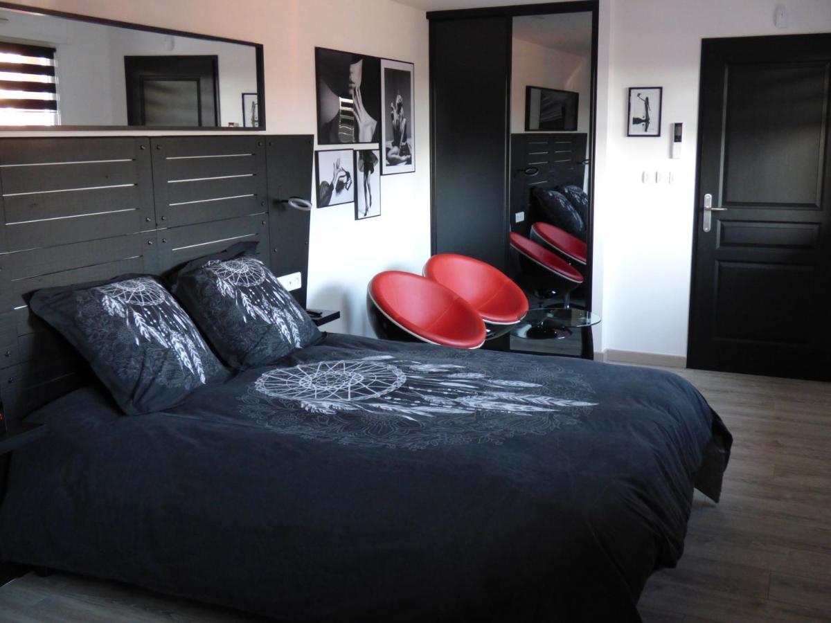 La Colline Aux Yeux Doubs Bed & Breakfast Бом-ле-Дам Екстериор снимка