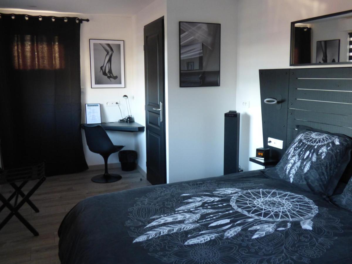 La Colline Aux Yeux Doubs Bed & Breakfast Бом-ле-Дам Екстериор снимка