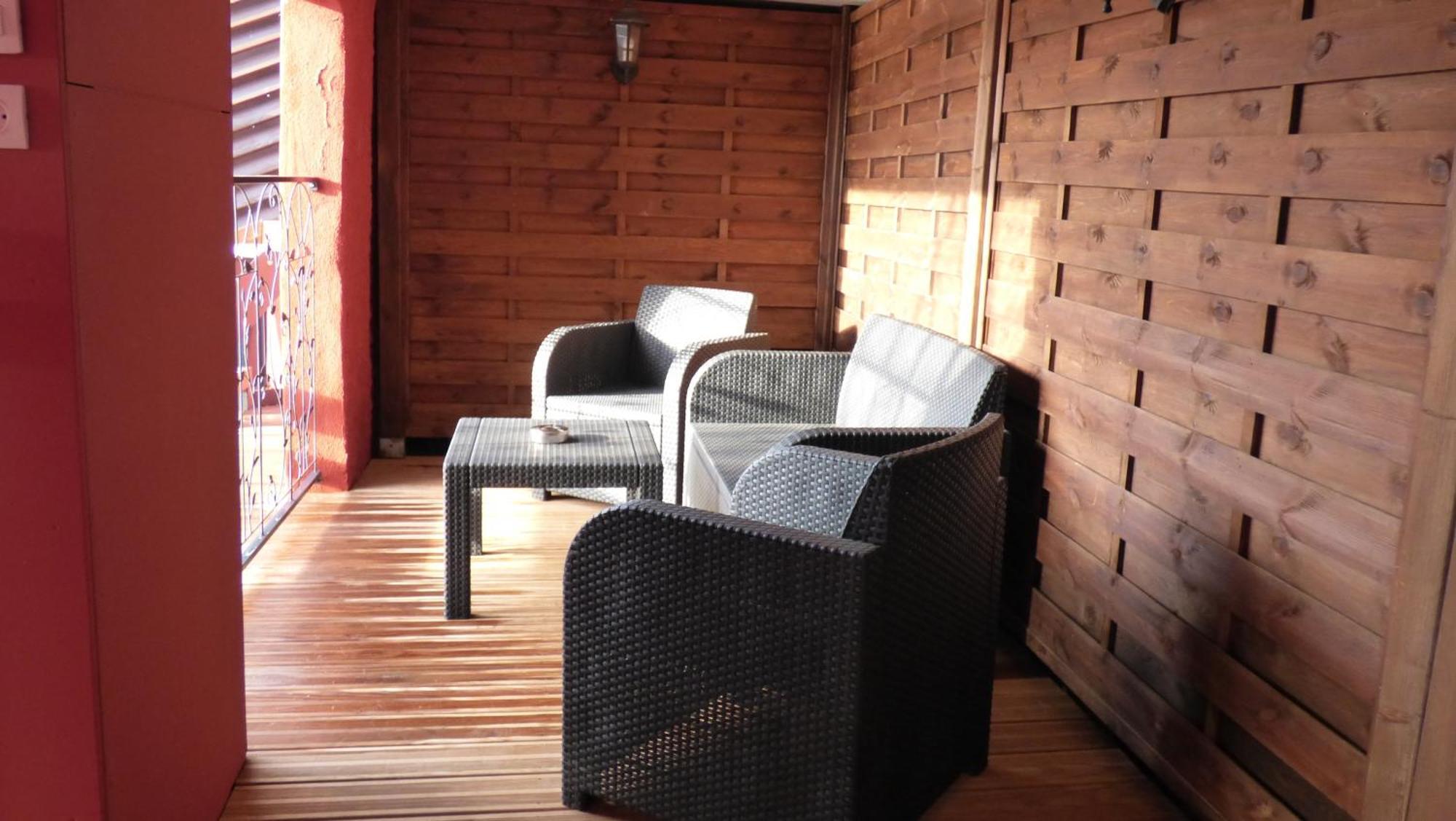La Colline Aux Yeux Doubs Bed & Breakfast Бом-ле-Дам Екстериор снимка