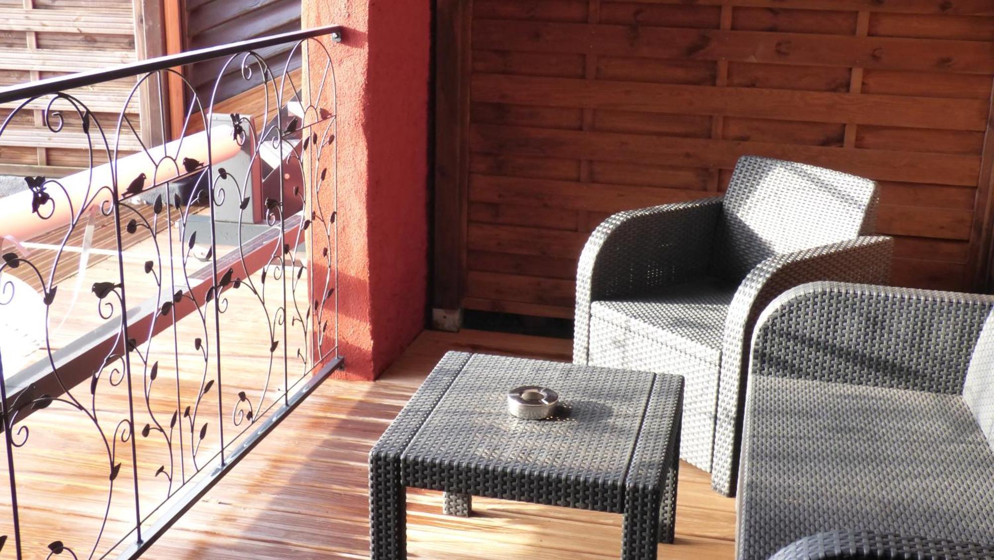 La Colline Aux Yeux Doubs Bed & Breakfast Бом-ле-Дам Екстериор снимка