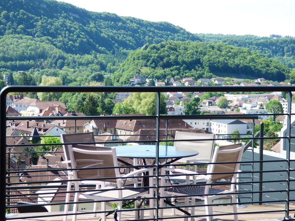 La Colline Aux Yeux Doubs Bed & Breakfast Бом-ле-Дам Екстериор снимка