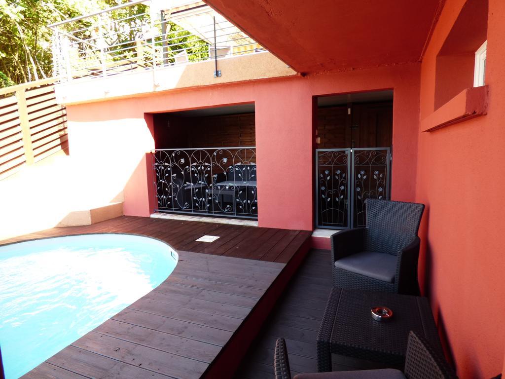 La Colline Aux Yeux Doubs Bed & Breakfast Бом-ле-Дам Екстериор снимка