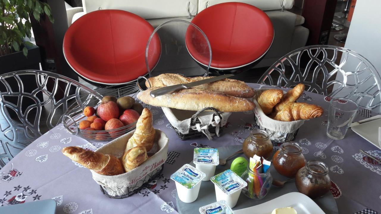 La Colline Aux Yeux Doubs Bed & Breakfast Бом-ле-Дам Екстериор снимка
