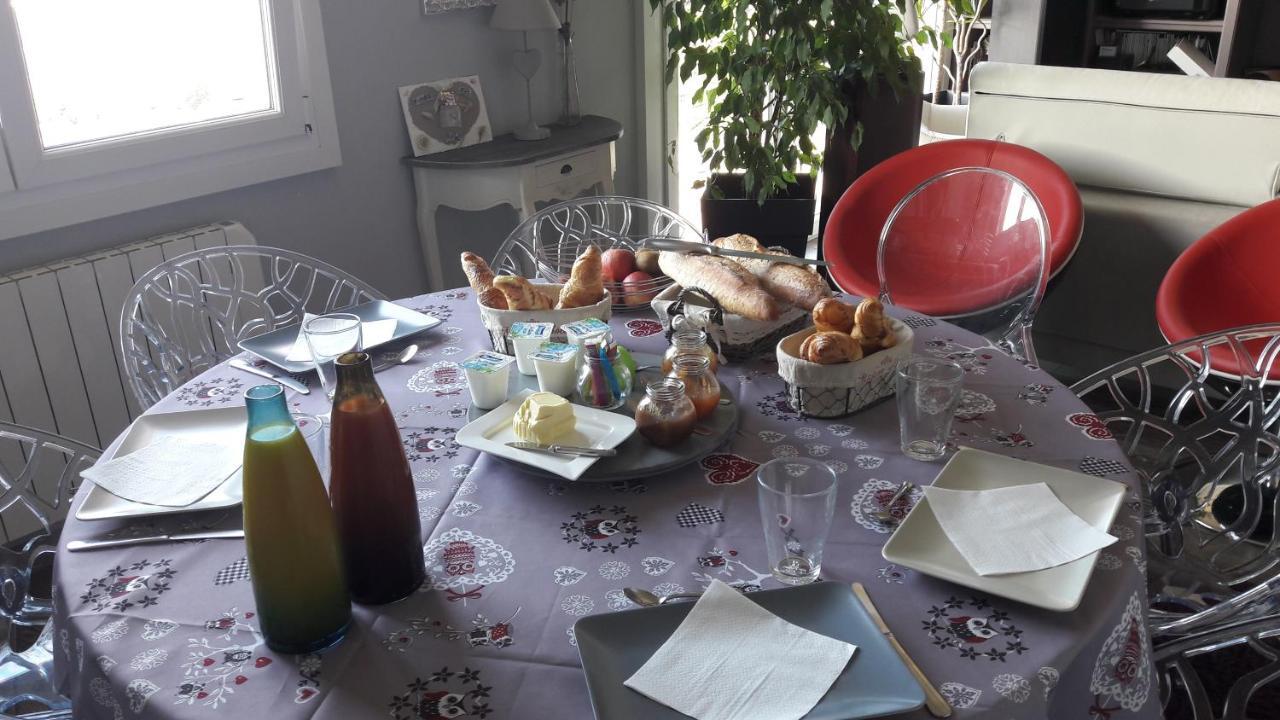 La Colline Aux Yeux Doubs Bed & Breakfast Бом-ле-Дам Екстериор снимка